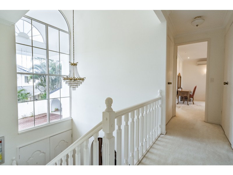 7 Chisholm Court, Mount Ommaney QLD 4074