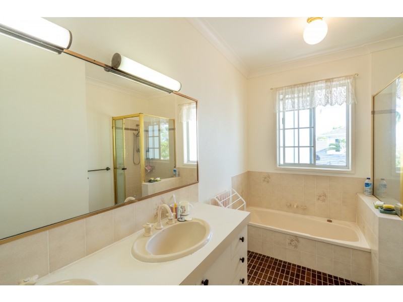 7 Chisholm Court, Mount Ommaney QLD 4074