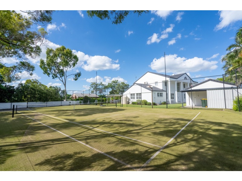 7 Chisholm Court, Mount Ommaney QLD 4074