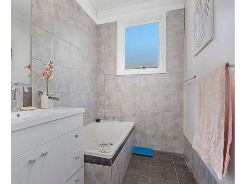 16 Russell Road, Claremont TAS 7011