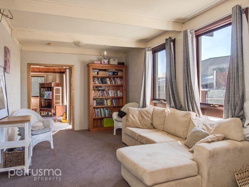 16 Russell Road, Claremont TAS 7011