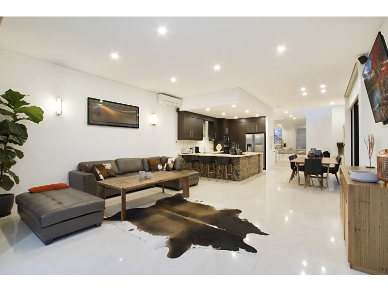 66A Sunrise Blvd, Surfers Paradise QLD 4217