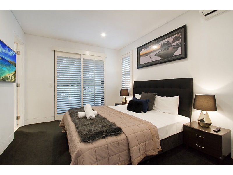 66A Sunrise Blvd, Surfers Paradise QLD 4217