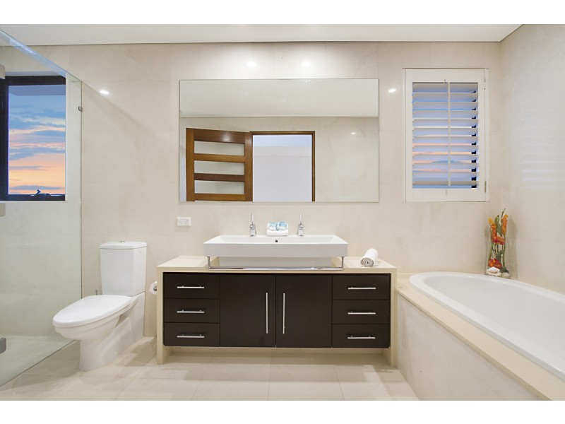 66A Sunrise Blvd, Surfers Paradise QLD 4217