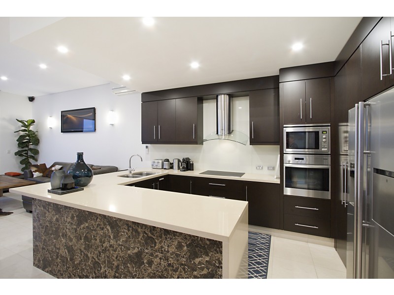 66A Sunrise Blvd, Surfers Paradise QLD 4217