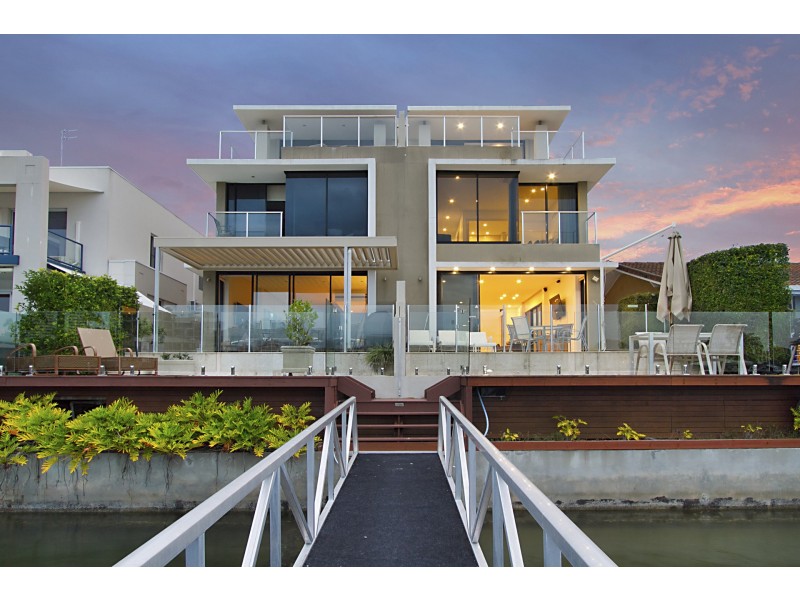 66A Sunrise Blvd, Surfers Paradise QLD 4217