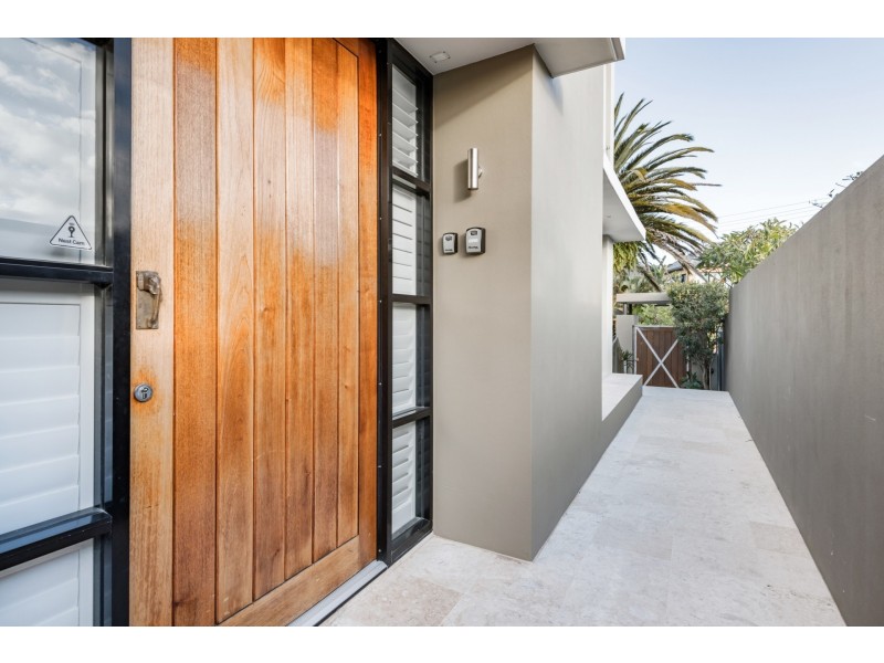 66A Sunrise Blvd, Surfers Paradise QLD 4217