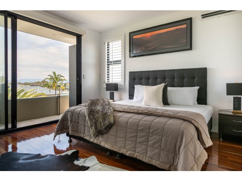 66A Sunrise Blvd, Surfers Paradise QLD 4217