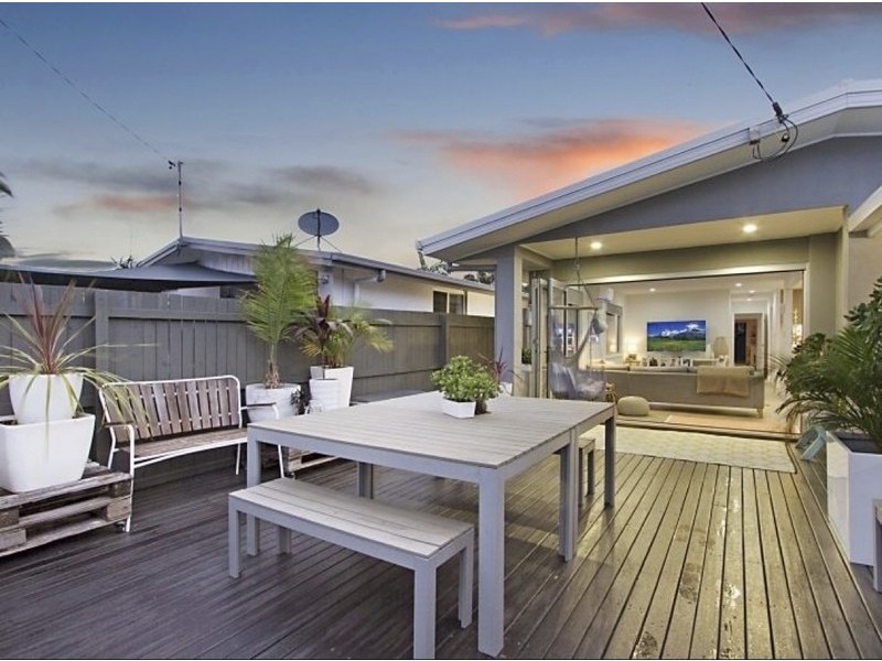 98 Nobbys Parade, Miami QLD 4220