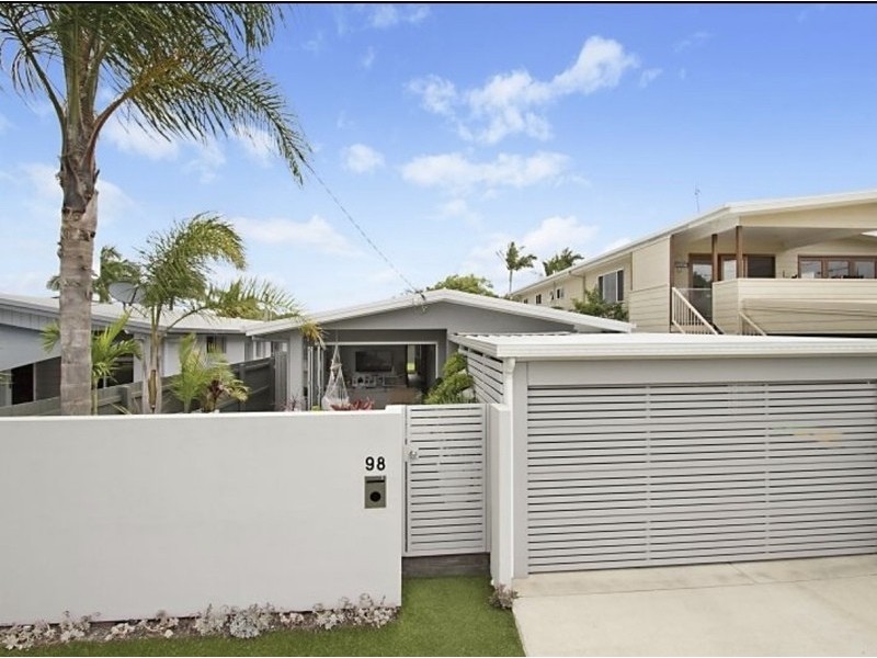 98 Nobbys Parade, Miami QLD 4220