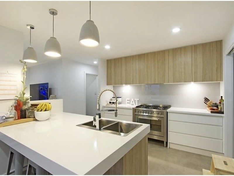 98 Nobbys Parade, Miami QLD 4220