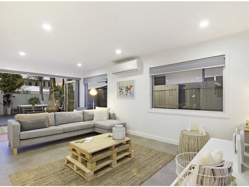 98 Nobbys Parade, Miami QLD 4220