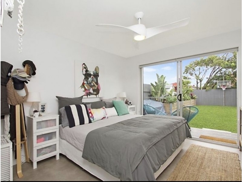 98 Nobbys Parade, Miami QLD 4220