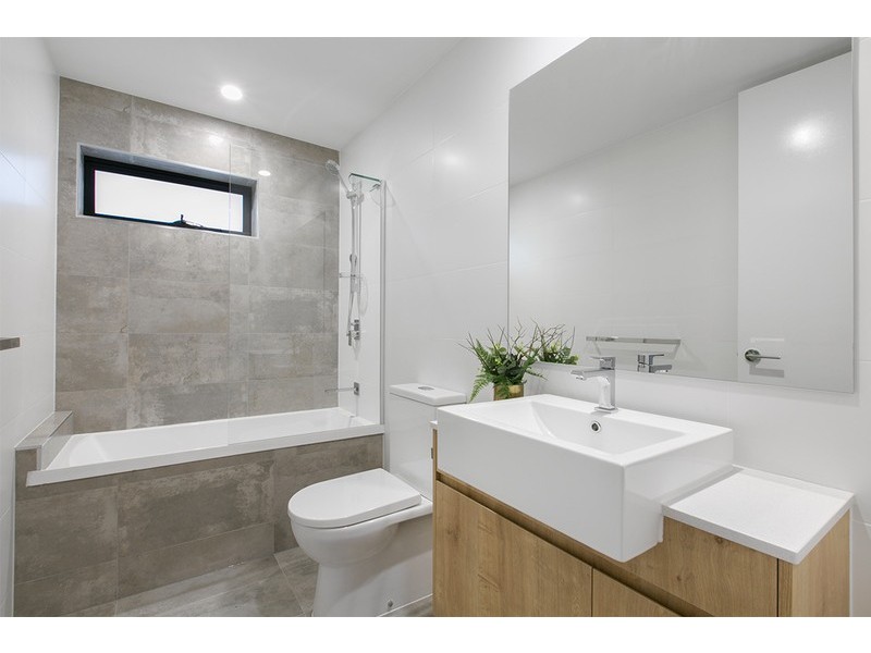 1 Livingstone St, Yeerongpilly QLD 4105