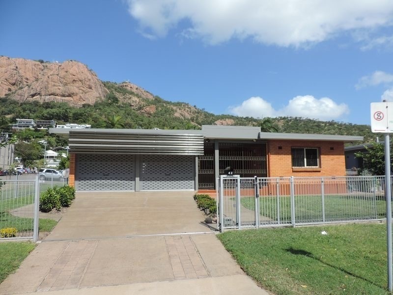 42 PAXTON ST, North Ward QLD 4810