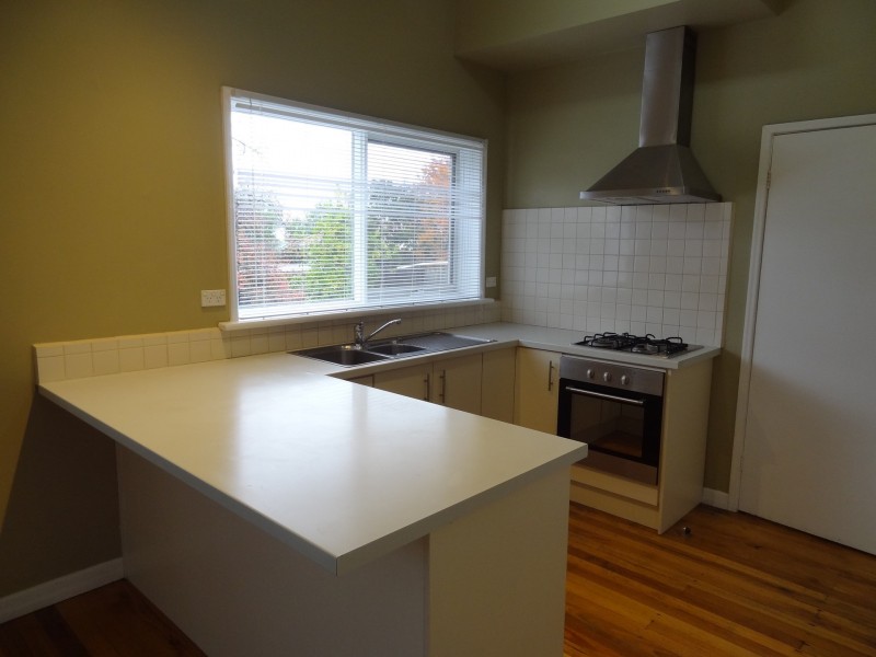 42 Lucknow Street, Mitcham VIC 3132