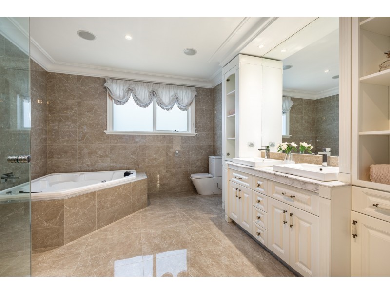 31 Grosvenor Parade, Balwyn VIC 3103