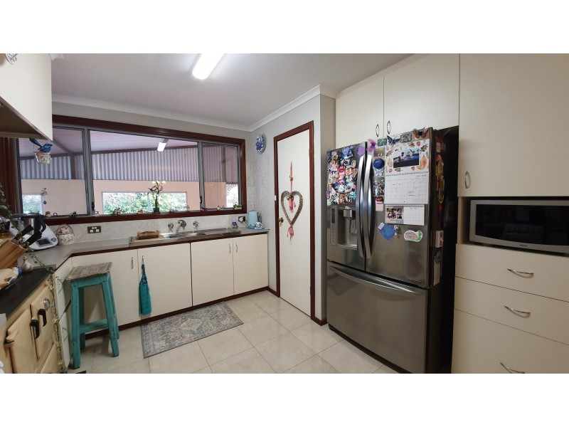 196 Holyoake Road, Dwellingup WA 6213