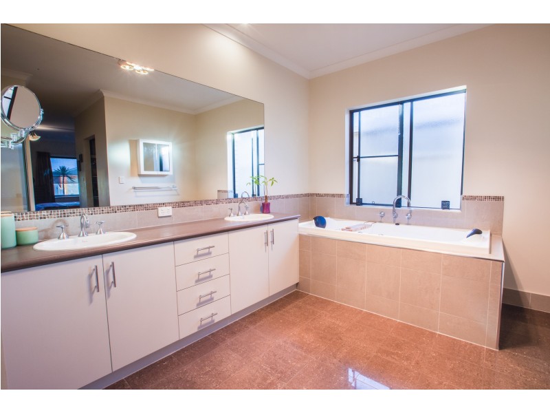 33 Gerdes Way, Mckail WA 6330