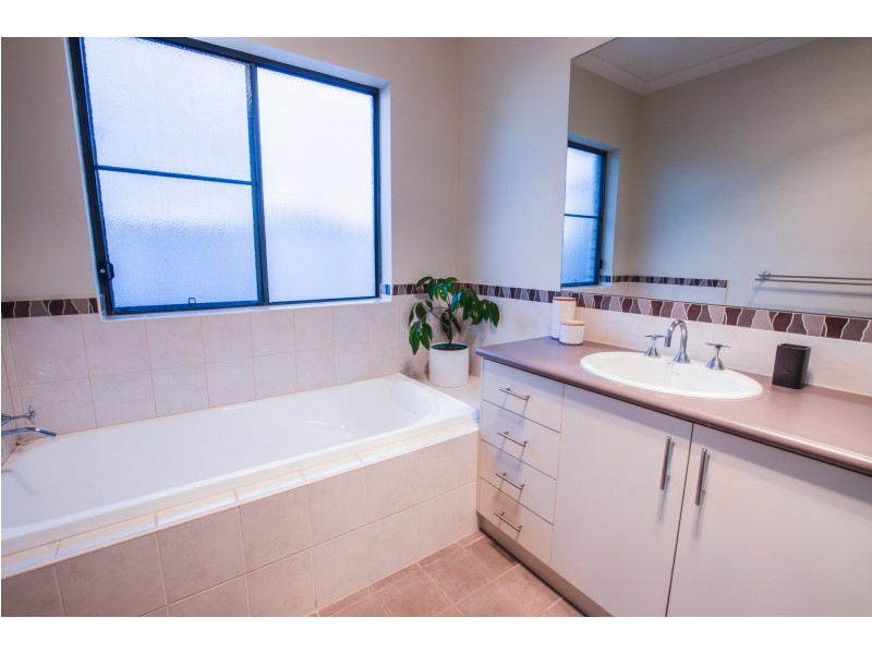 33 Gerdes Way, Mckail WA 6330