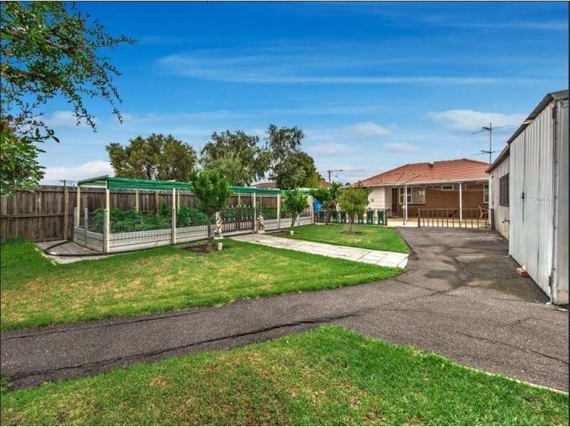 38 Moffat street, St Albans VIC 3021