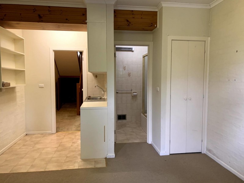 80 Hinkler Road East, Glen Waverley VIC 3150