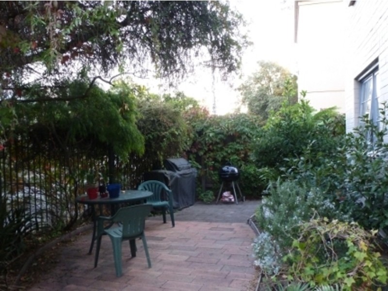 2/30 Edmund St, Clifton Hill VIC 3068