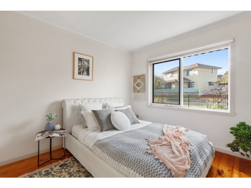 2/2 Cabena Crescent, Chadstone VIC 3148