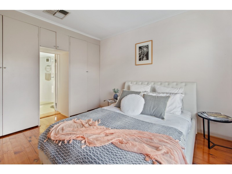 2/2 Cabena Crescent, Chadstone VIC 3148