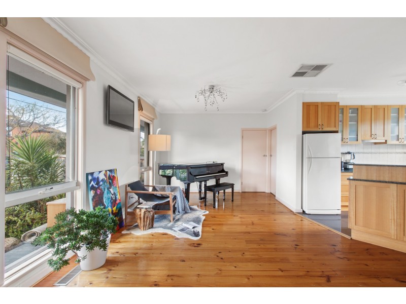 2/2 Cabena Crescent, Chadstone VIC 3148