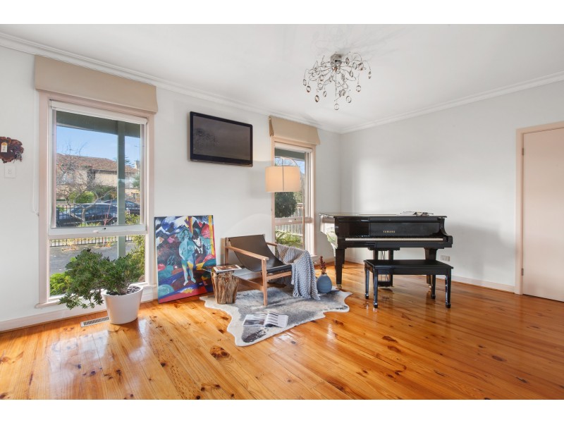 2/2 Cabena Crescent, Chadstone VIC 3148