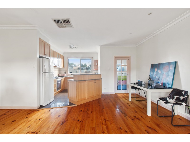 2/2 Cabena Crescent, Chadstone VIC 3148