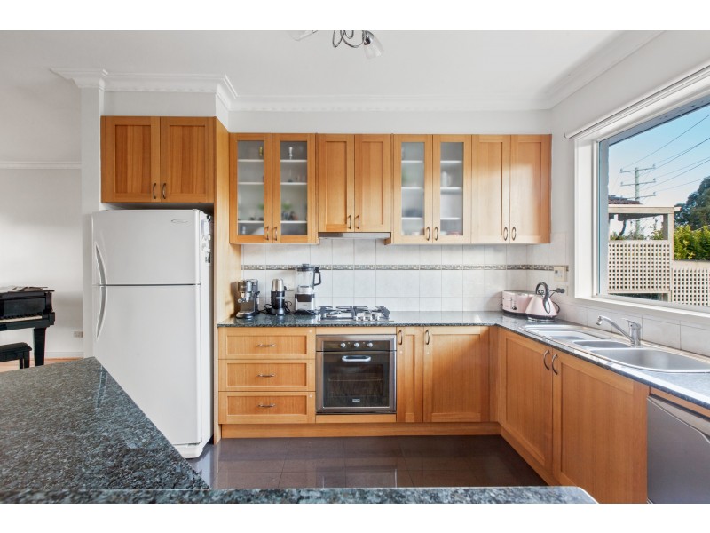 2/2 Cabena Crescent, Chadstone VIC 3148