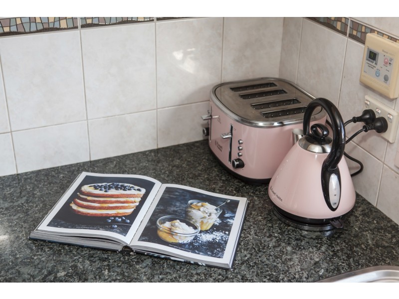 2/2 Cabena Crescent, Chadstone VIC 3148