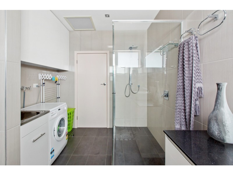 2/2 Cabena Crescent, Chadstone VIC 3148