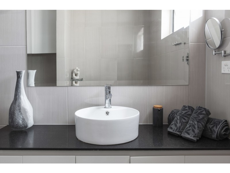 2/2 Cabena Crescent, Chadstone VIC 3148