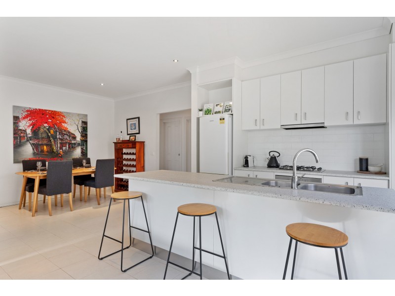 2/43 Knightsbridge Drive, Tarneit VIC 3029