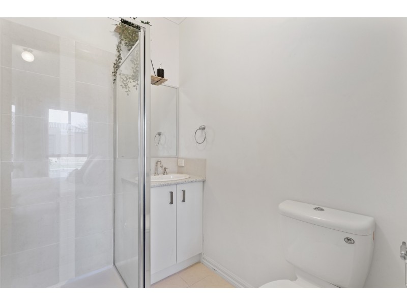 2/43 Knightsbridge Drive, Tarneit VIC 3029