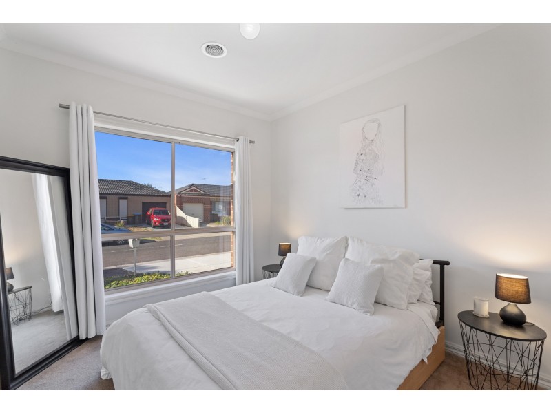 2/43 Knightsbridge Drive, Tarneit VIC 3029