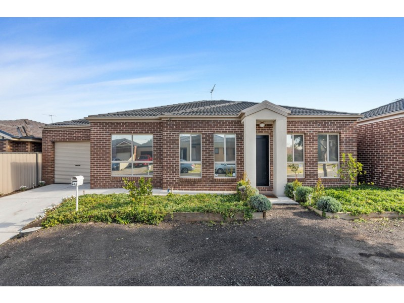 2/43 Knightsbridge Drive, Tarneit VIC 3029