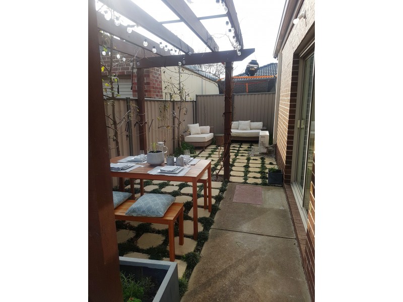 2/43 Knightsbridge Drive, Tarneit VIC 3029