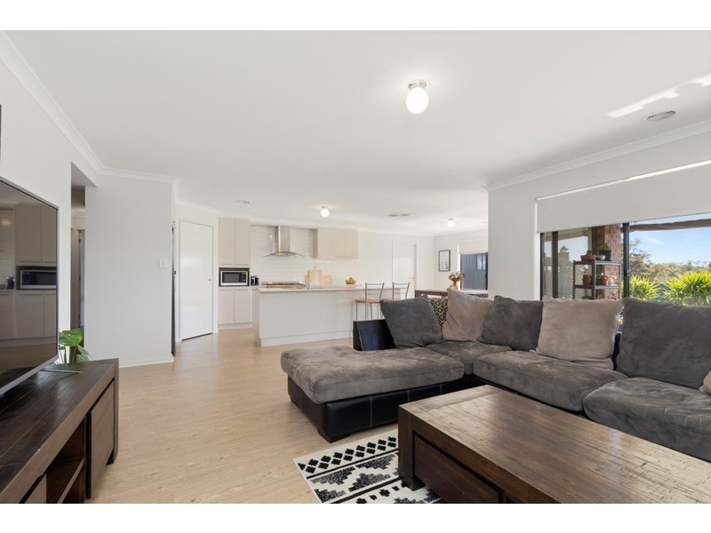 24 Paperbark Drive, Forest Hill NSW 2651