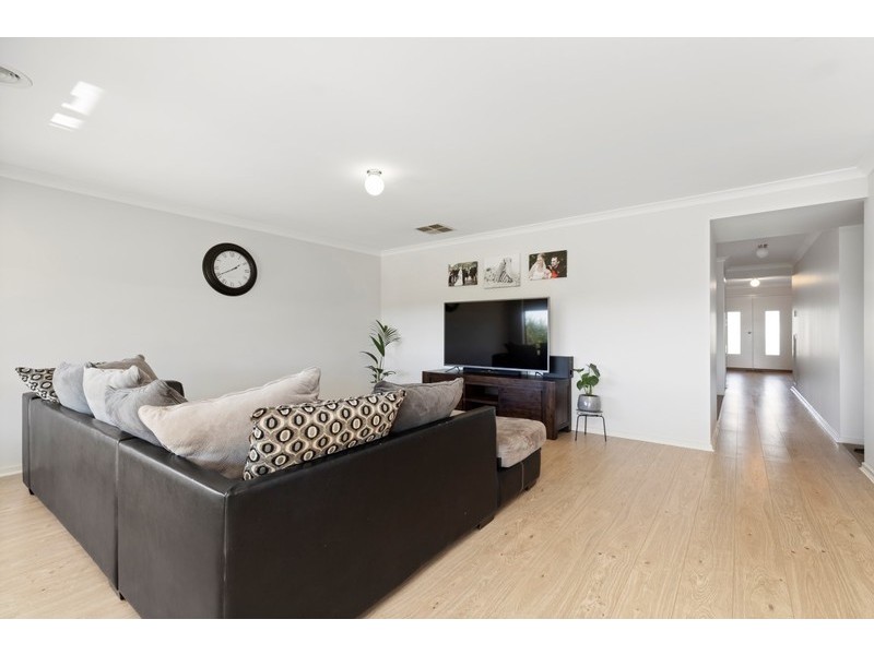 24 Paperbark Drive, Forest Hill NSW 2651