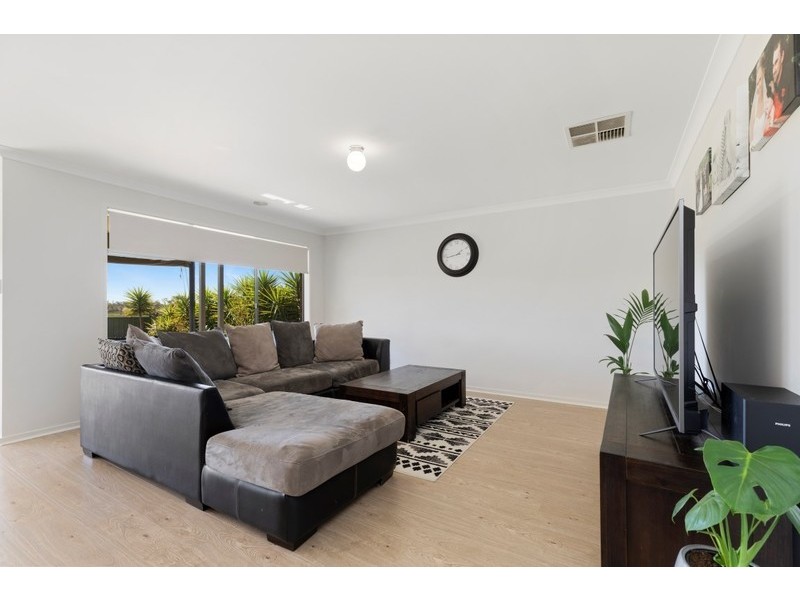 24 Paperbark Drive, Forest Hill NSW 2651