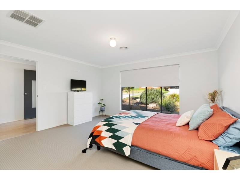 24 Paperbark Drive, Forest Hill NSW 2651