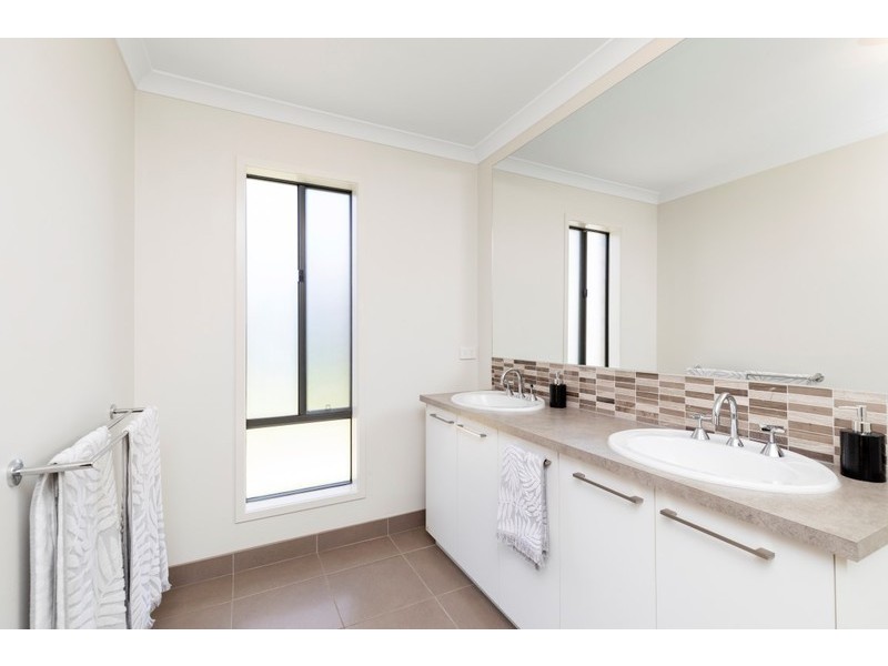 24 Paperbark Drive, Forest Hill NSW 2651