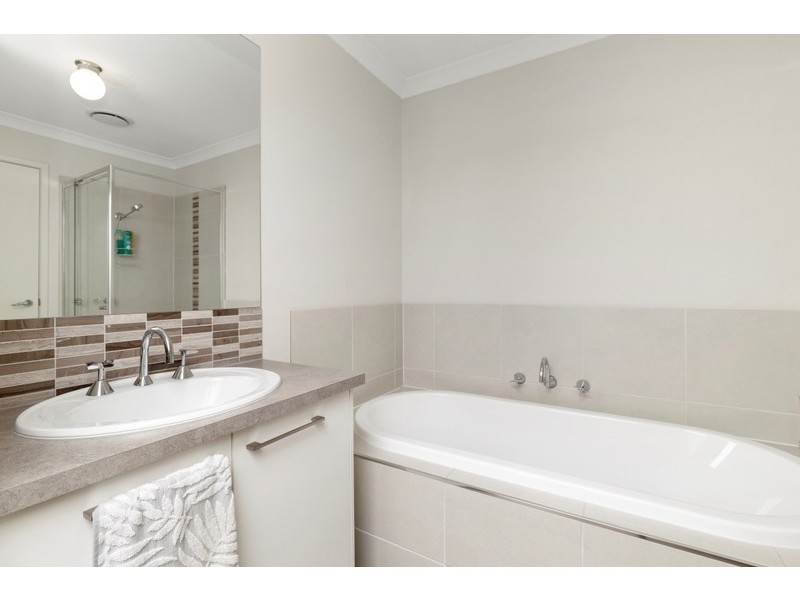 24 Paperbark Drive, Forest Hill NSW 2651