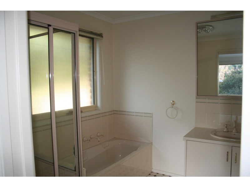 4 Faull Close, Croydon North VIC 3136