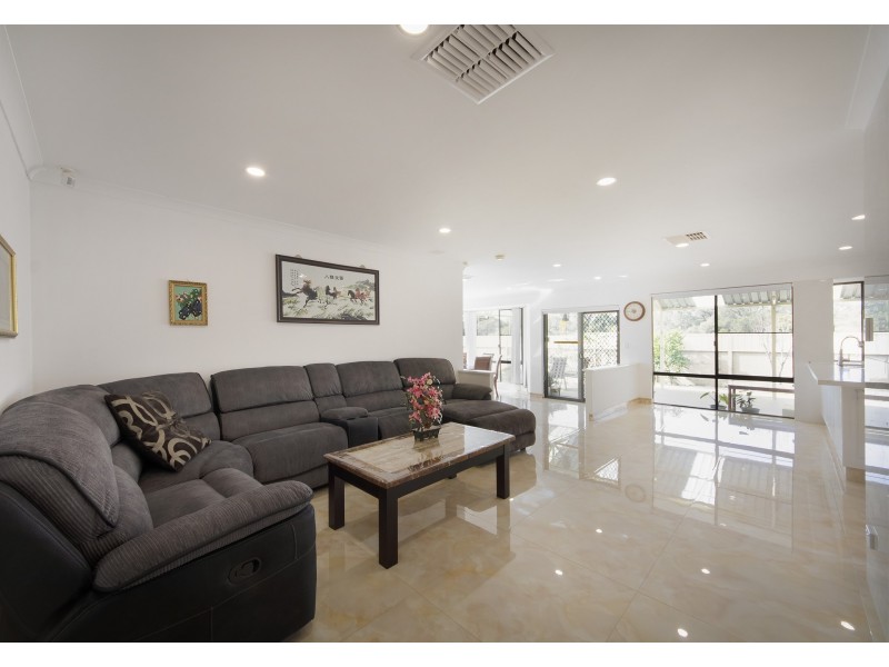 12 Atlantic Boulevard, Canning Vale WA 6155