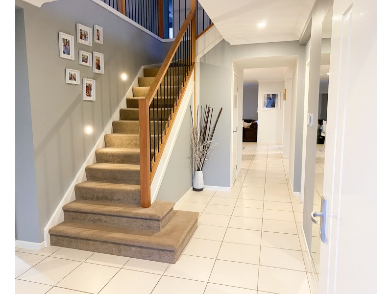 61 Ellenborough Avenue, Ormeau Hills QLD 4208